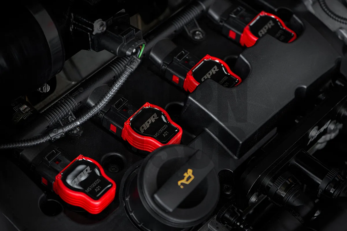 Punaiset sytytystulppapaketit S3 8P / Golf 5 - 6 GTI / Golf 6 R / Leon 2 Cupra 2.0 TFSI EA113 / EA888.1 APR