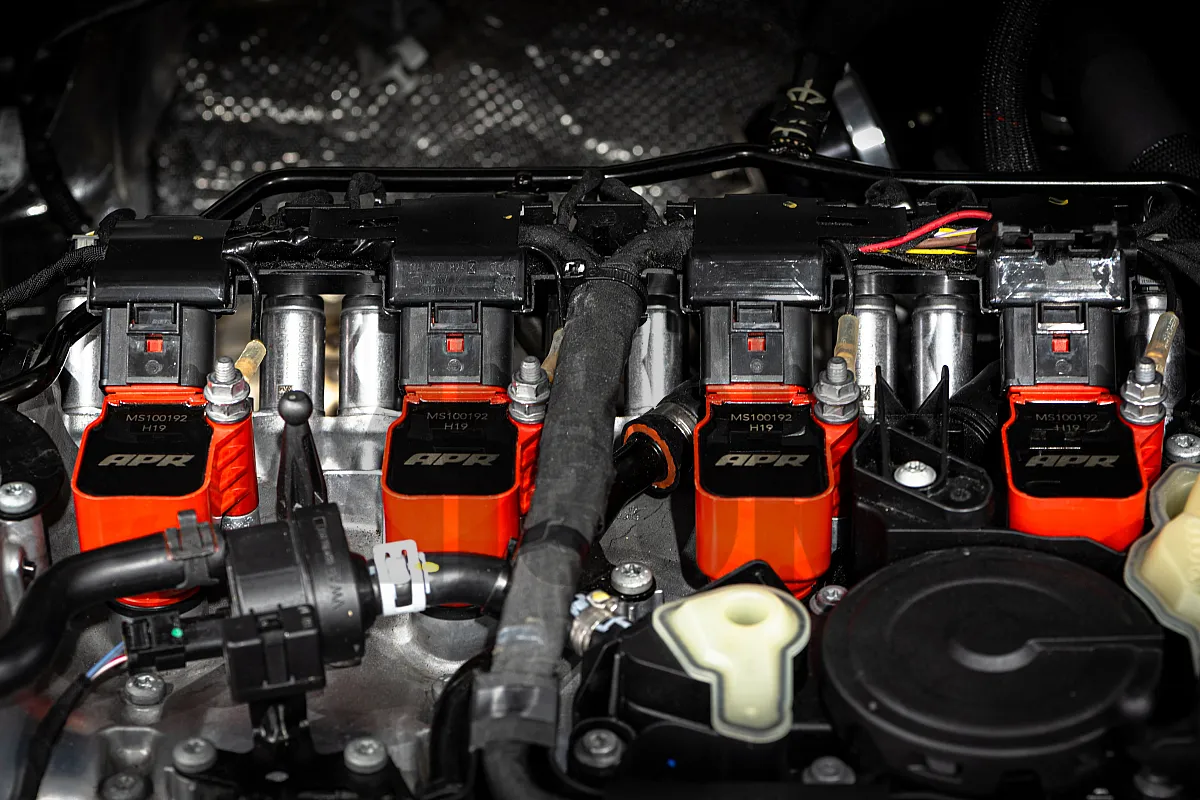 Punaiset sytytinjohdot S3 8V / S3 8Y / Golf 7 GTI / Golf 8 R / Leon 3 Cupra APR